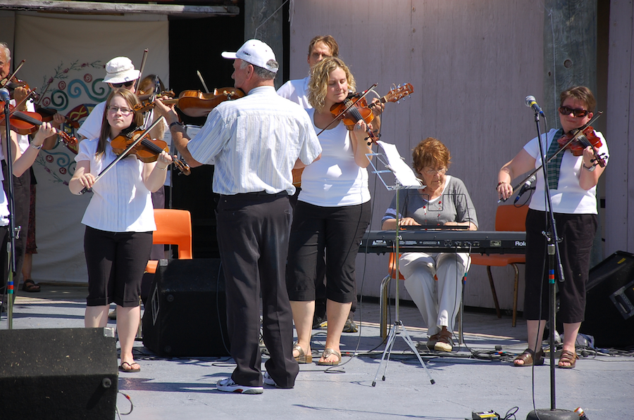 [dsc_5657.jpg] Cape Breton Fiddlers’ Association First Group Number