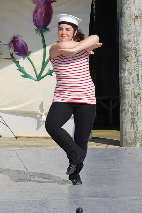 [dsc_5830.jpg] Danielle LeBlanc dancing a hornpipe
