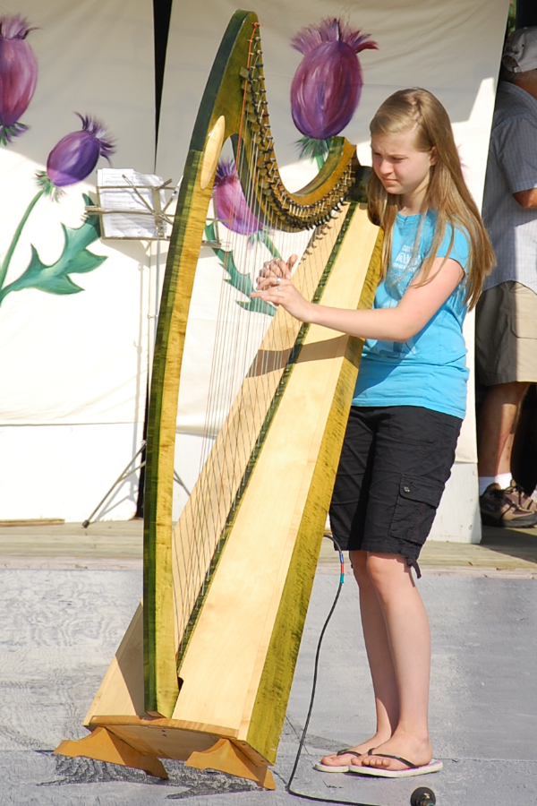 [dsc_5858.jpg] Alexandria Samson on harp