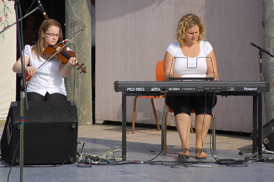 [dsc_5860.jpg] Mikayla MacNeil on fiddle accompanied by Leanne Aucoin on keyboards