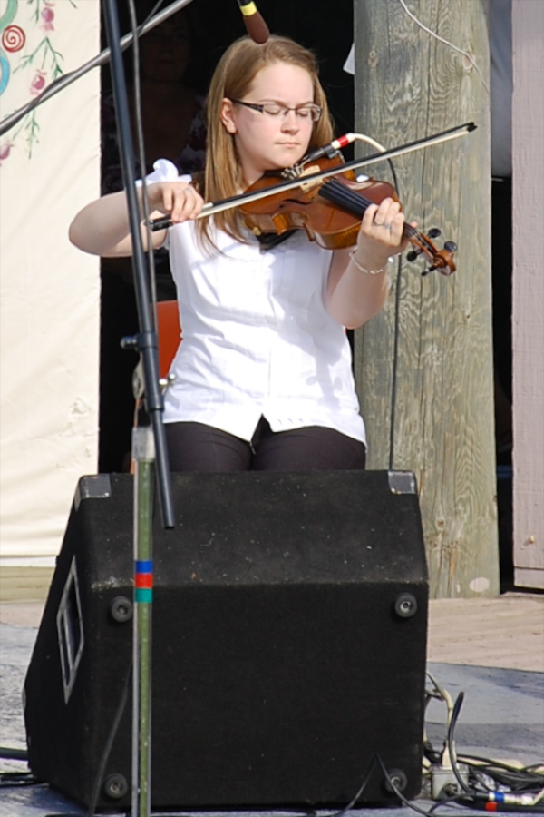 [dsc_5867.jpg] Mikayla MacNeil on fiddle