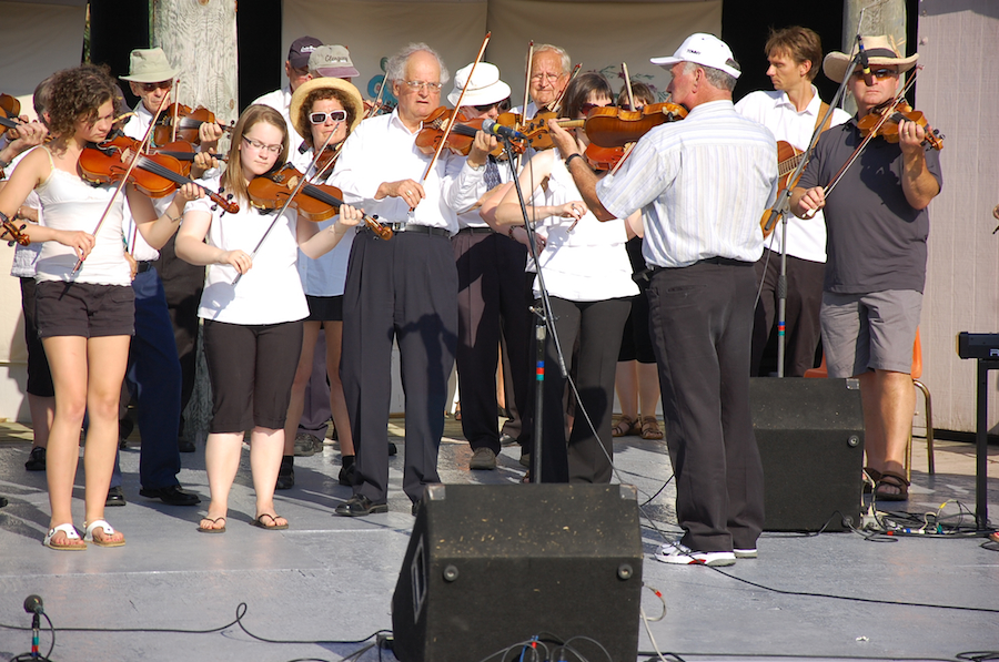 [dsc_5933.jpg] Third Group Number in Tribute to Members of the Cape Breton Fiddlers’ Association Who Have Passed Away Since Last Year