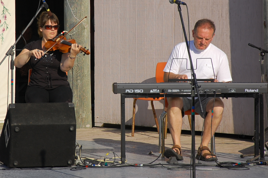 [dsc_5953.jpg] Lucy MacNeil on fiddle accompanied by Sheumas MacNeil on keyboards