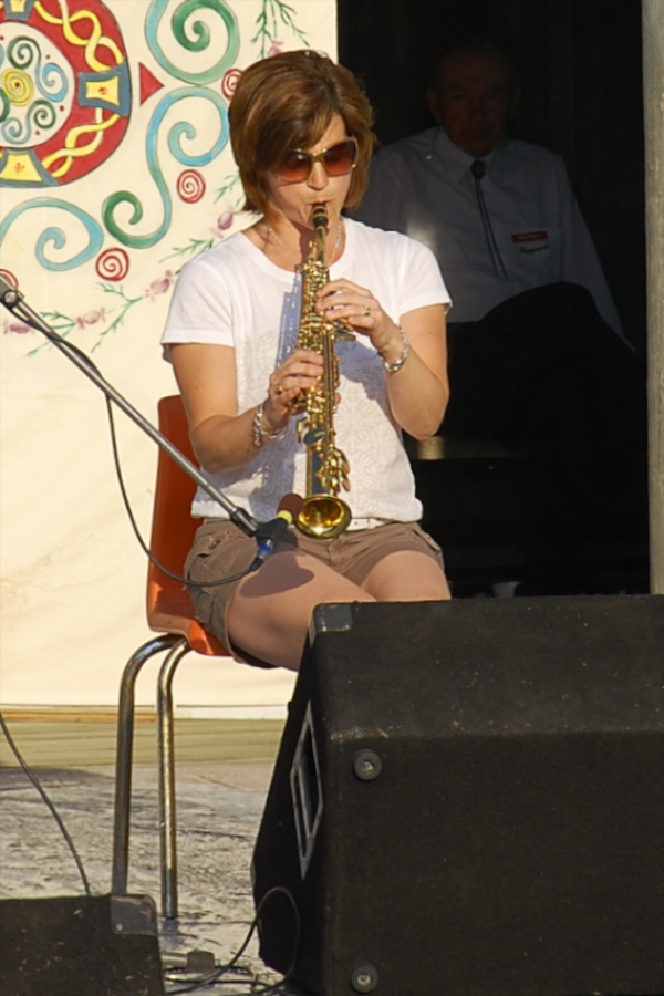 [dsc_6003.jpg] Monica MacNeil on soprano saxophone