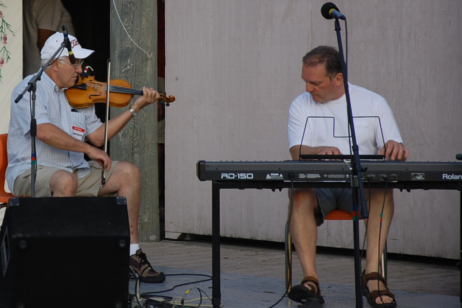 [dsc_6060.jpg] Lawrence Martell on fiddle accompanied by Sheumas MacNeil on keyboards