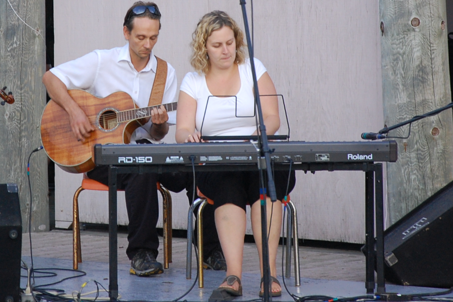 [dsc_6083.jpg] Leanne Aucoin on keyboards and Jesse Lewis on guitar