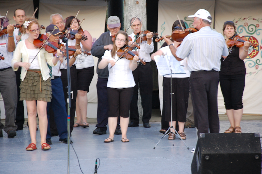 [dsc_6110.jpg] Cape Breton Fiddlers’ Association Final Group Number