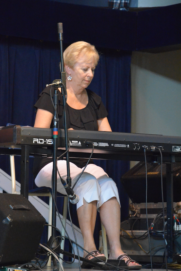 Betty Lou Beaton on keyboards