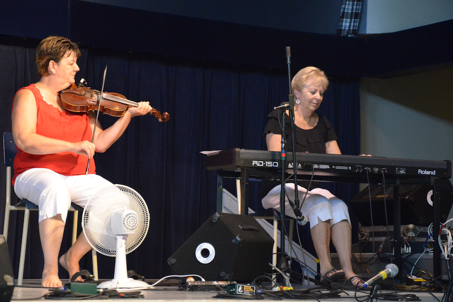 Brenda Stubbert on fiddle accompanied by Betty Lou Beaton on keyboards