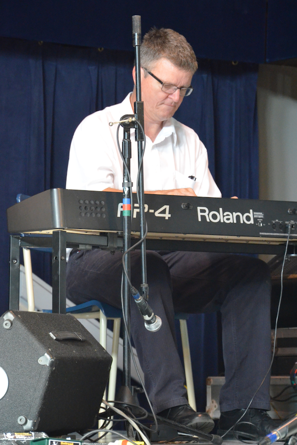 Lawrence Cameron on keyboards