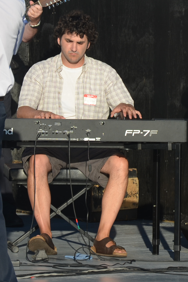 Garry Gallant on keyboard