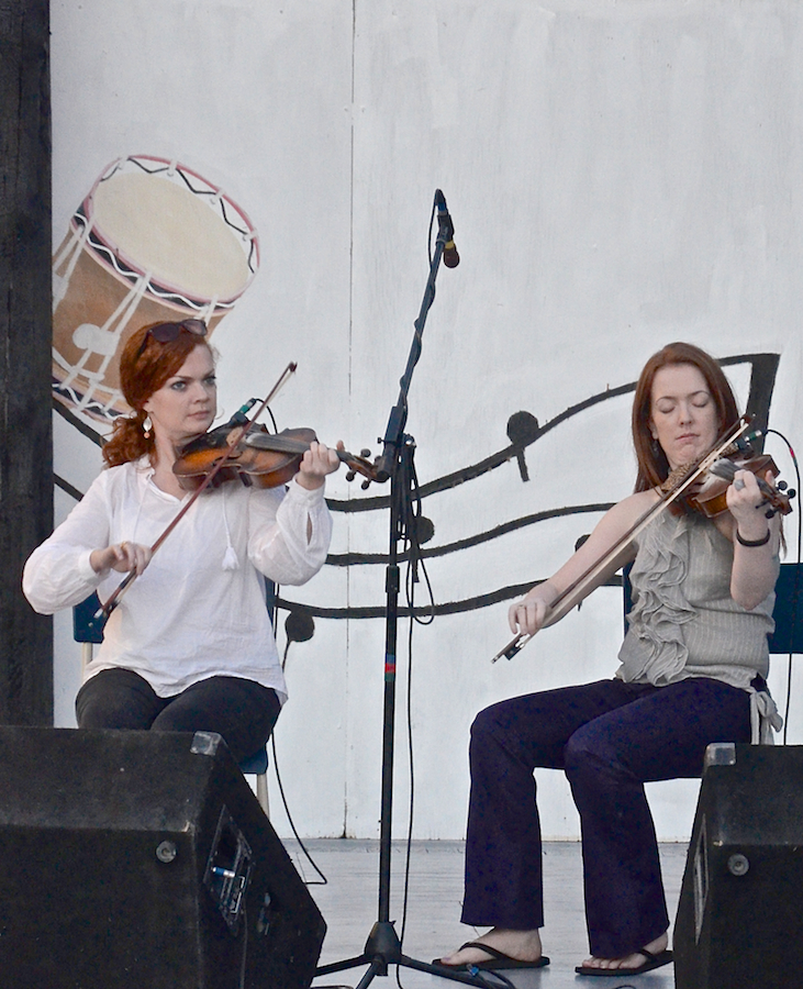 Dawn and Margie Beaton on fiddles
