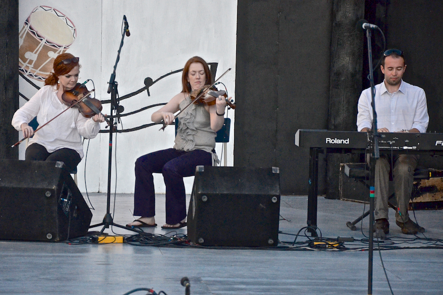Margie and Dawn Beaton on fiddles accompanied by Kolten Macdonell on keyboard