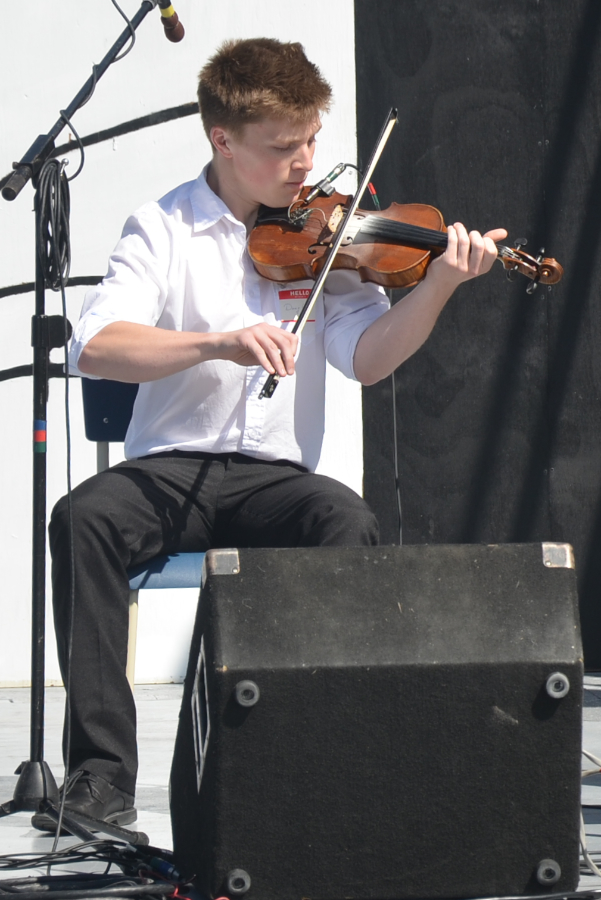 Douglas Cameron on fiddle
