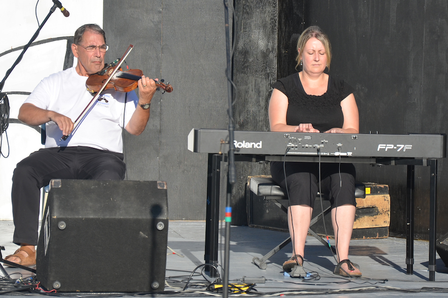 Stan Chapman on fiddle accompanied by Susan MacLean on keyboard