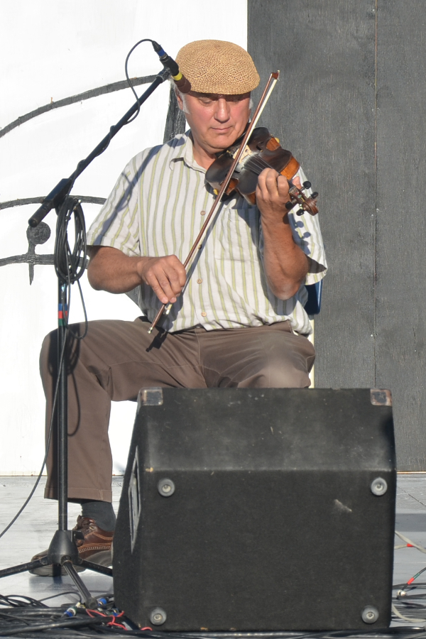 Paul Wukitsch on fiddle