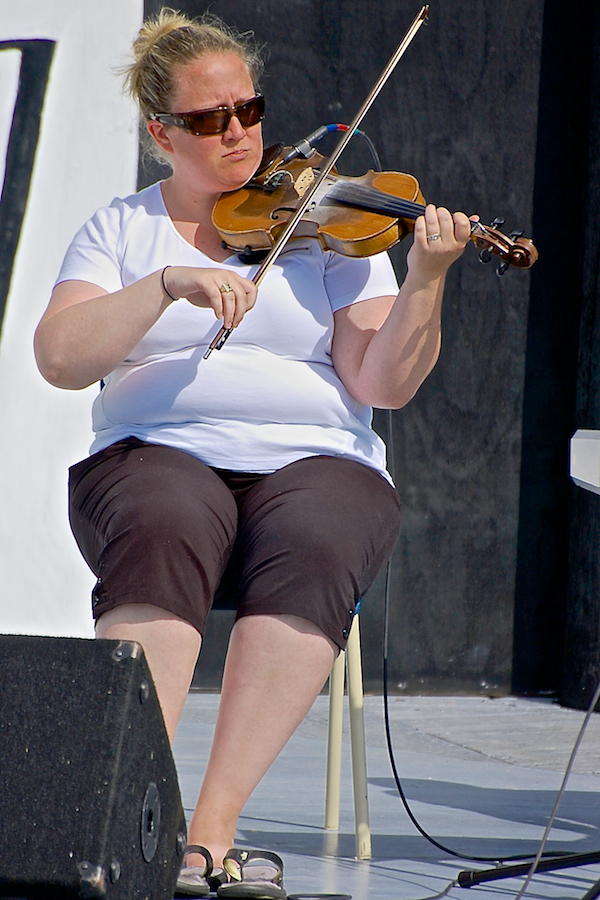 Dara MacDonald on fiddle