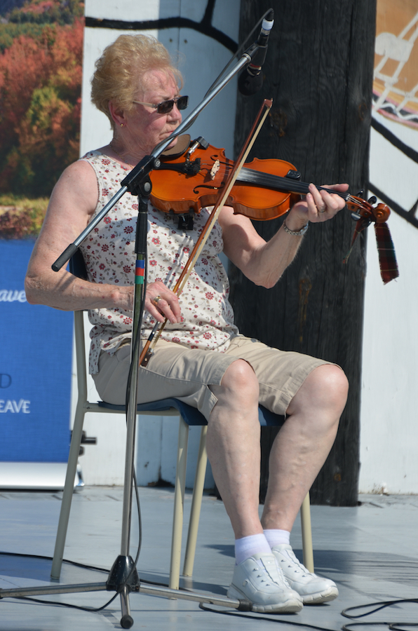 Lorraine Lynch on fiddle