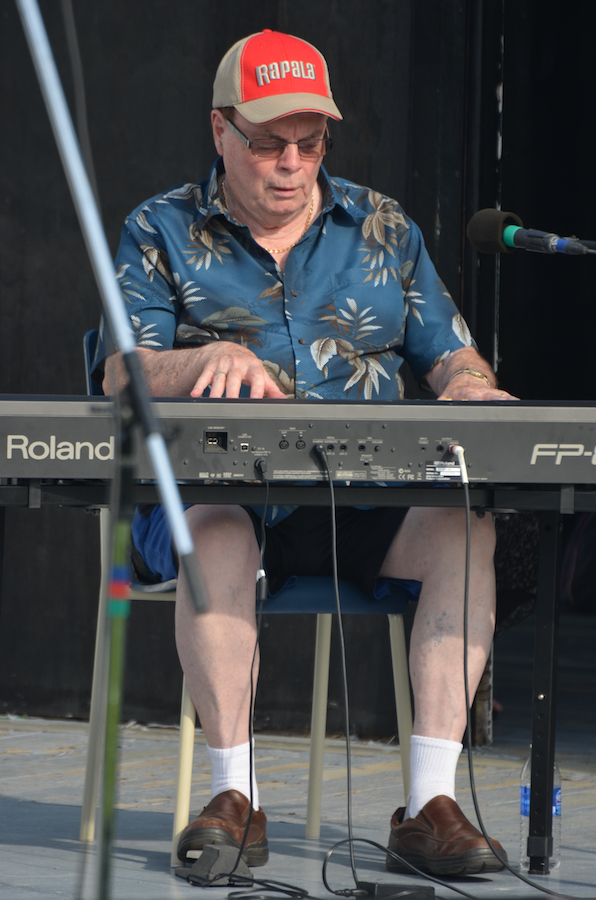 Doug MacPhee on keyboard