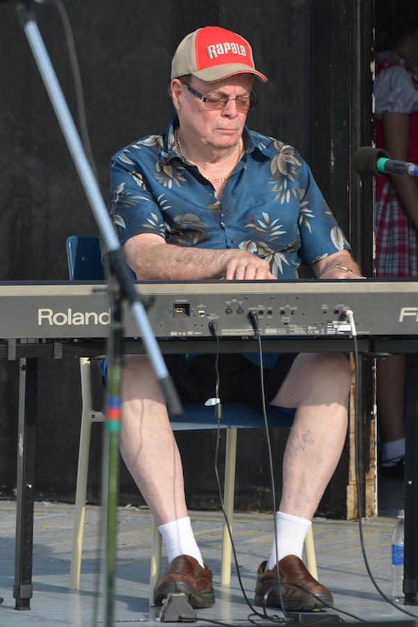 Doug MacPhee on keyboard