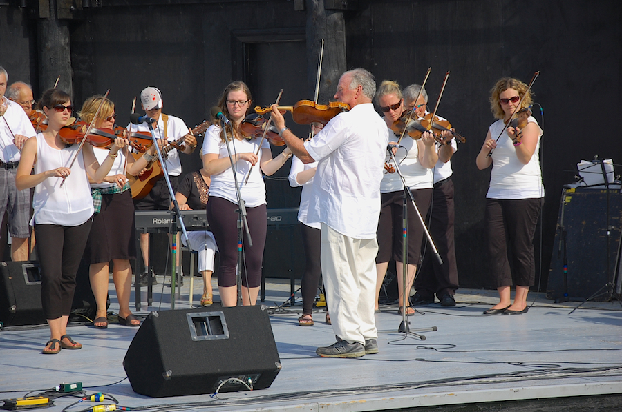 The Cape Breton Fiddlers’ Association plays a set in tribute
