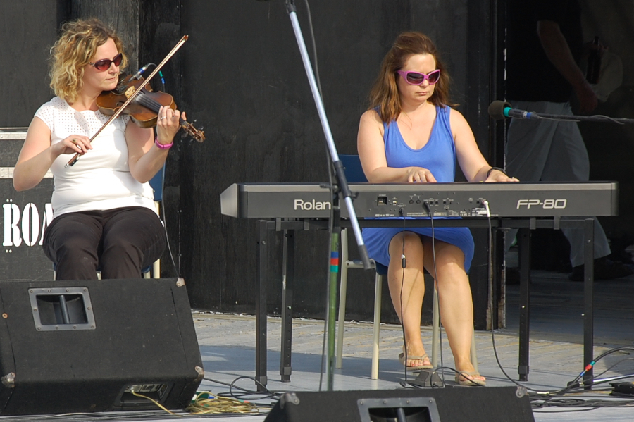 Leanne Aucoin on fiddle accompanied by Dawn MacDonald-Gillis on keyboard