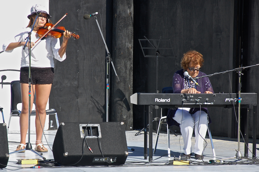 Shawnee Paul on fiddle accompanied by Janet Cameron on keyboard
