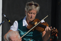Linda Moran on fiddle