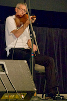 Kinnon Beaton on fiddle