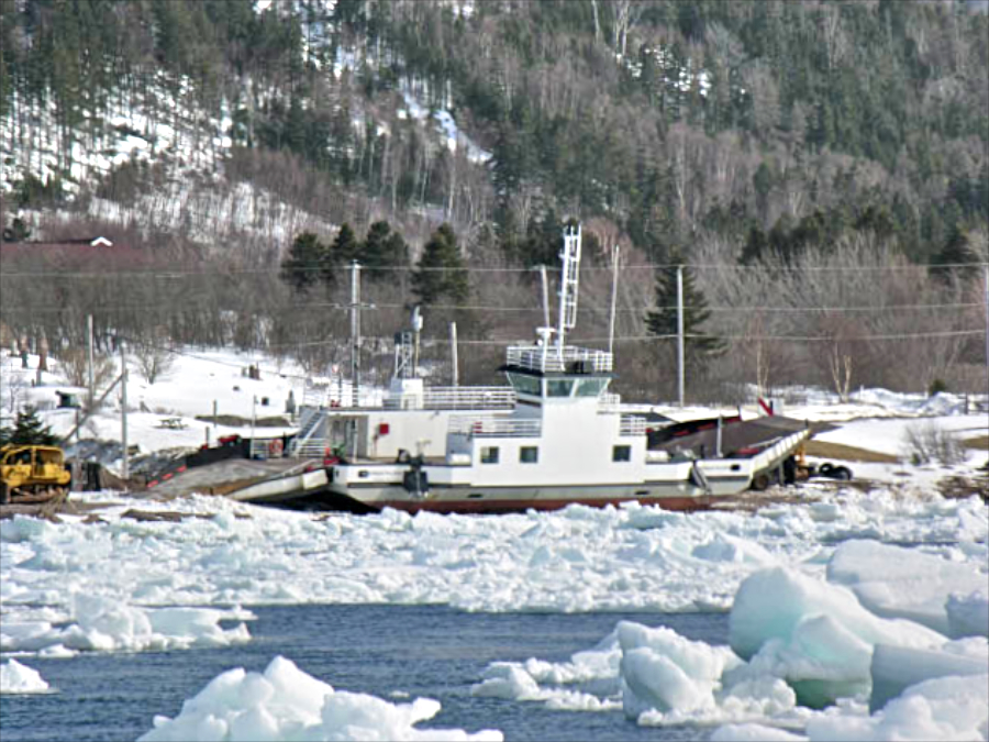 Englishtown Ferry below Kellys Mountain