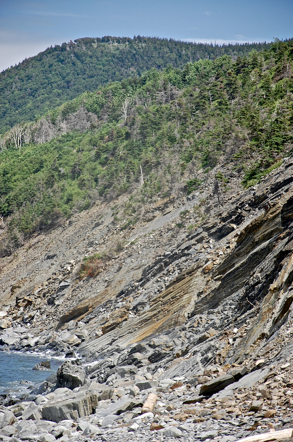 Rocks along Cap-Rouge