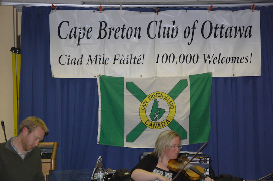 Photo of Dara Smith on fiddle and Adam Young on keyboards at the Ottawa Cape Breton Session square dance