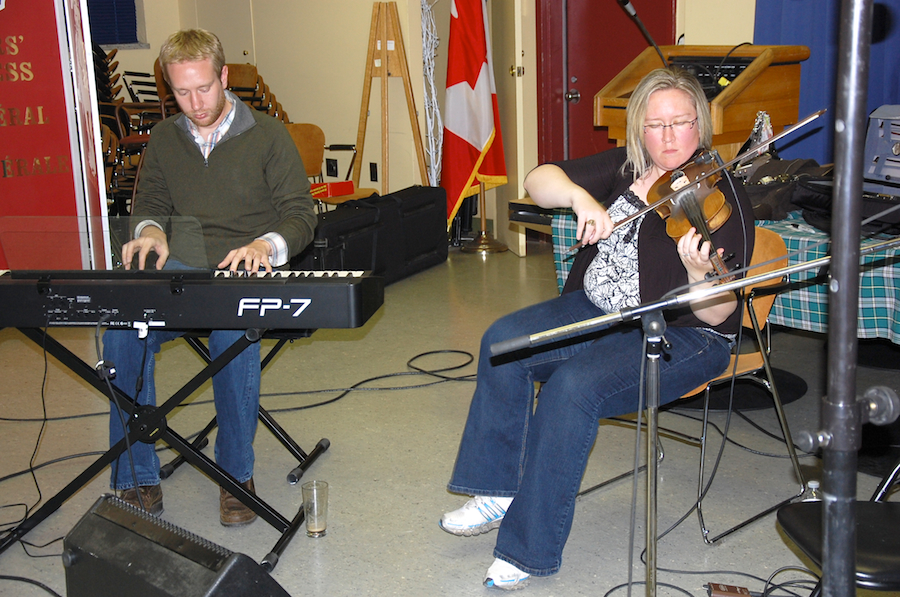 Photo of Dara Smith on fiddle and Adam Young on keyboards