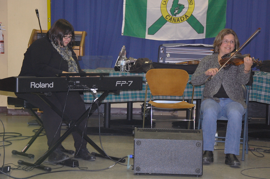 Photo of Bonita LeBlanc on fiddle accompanied by Alanna Morris on keyboards