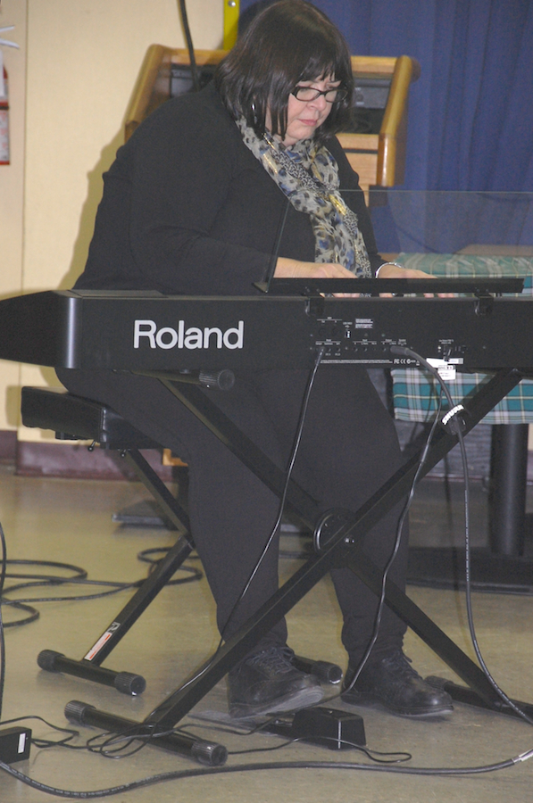 Photo of Alanna Morris on keyboards