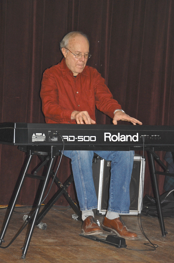 Photo of Lloyd Carr on keyboards