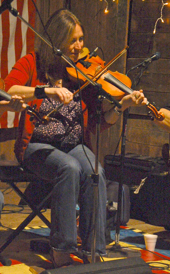 Photo of Wendy MacIsaac on fiddle
