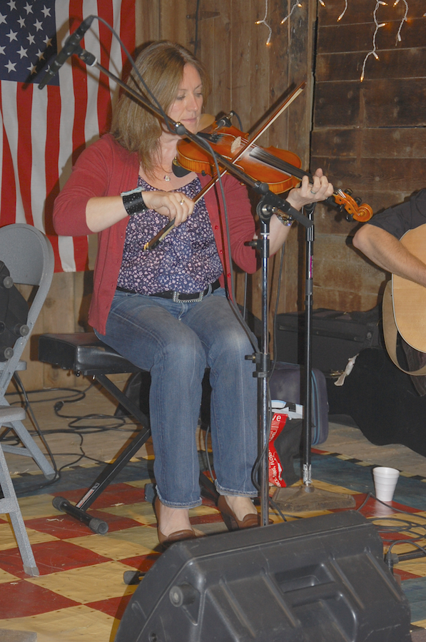 Photo of Wendy MacIsaac on fiddle