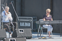 Kinnon Beaton on fiddle and Betty Lou Beaton on keyboard