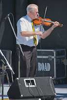 Ian MacLeod on fiddle