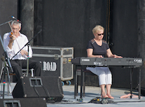 Tribute to Dan R MacDonald played by Kinnon Beaton on fiddle accompanied by Betty Lou Beaton on keyboard