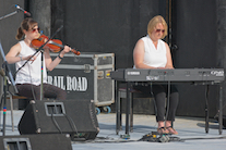 Tribute to Gordon MacQuarrie played by Stephanie MacDonald on fiddle accompanied by Susan MacLean on keyboard