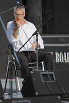 Kinnon Beaton on fiddle