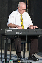 Ian MacLeod on keyboard