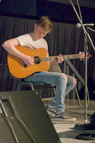 Malcolm MacNeil pickin’ tunes on guitar